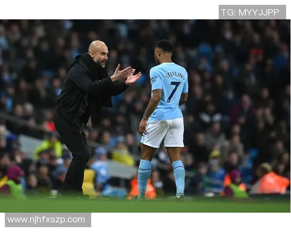 足球明星吃瓜事件引发热议球迷与媒体的不同解读与反应分析