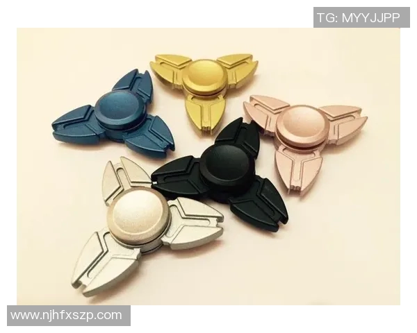 送给男生的足球明星摆件完美礼物彰显运动热情与个性魅力