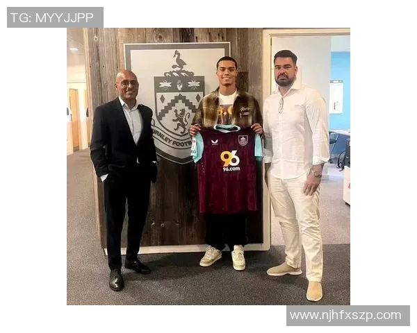 后脑扎辫子的黑人足球明星如何在绿茵场上书写传奇人生