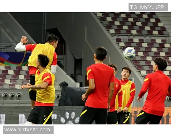 中国足球明星齐心助力国足崛起展现团结拼搏精神